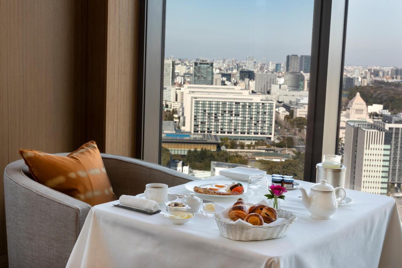 The Okura Tokyo Hotel Ngoại thất bức ảnh In-room dining at the Conrad Tokyo
