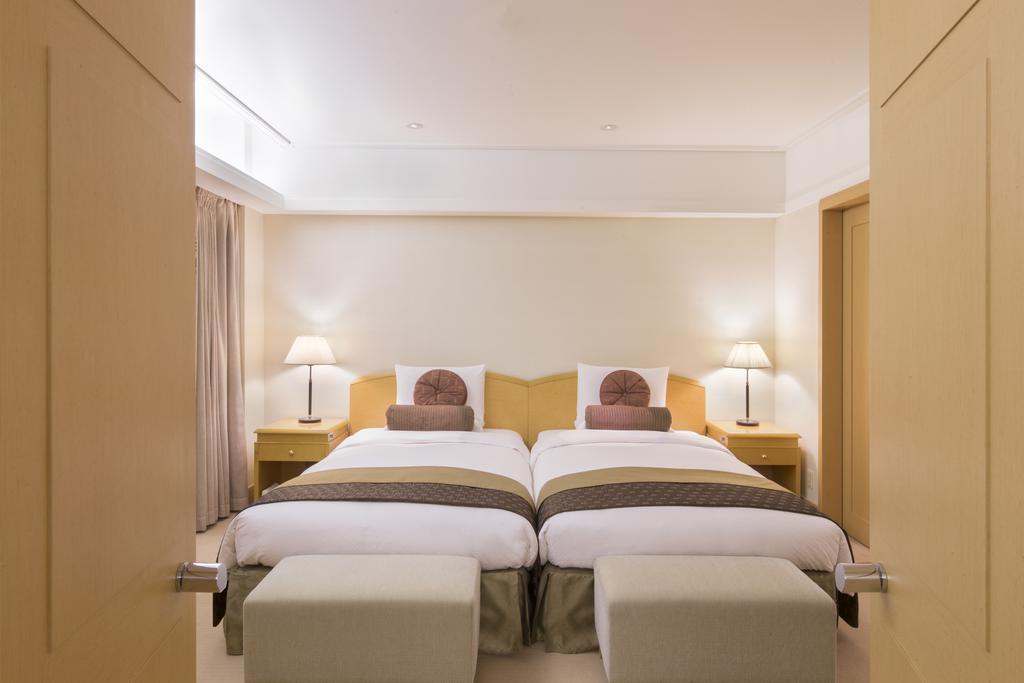 The Okura Tokyo Hotel Ngoại thất bức ảnh A bedroom at the hotel