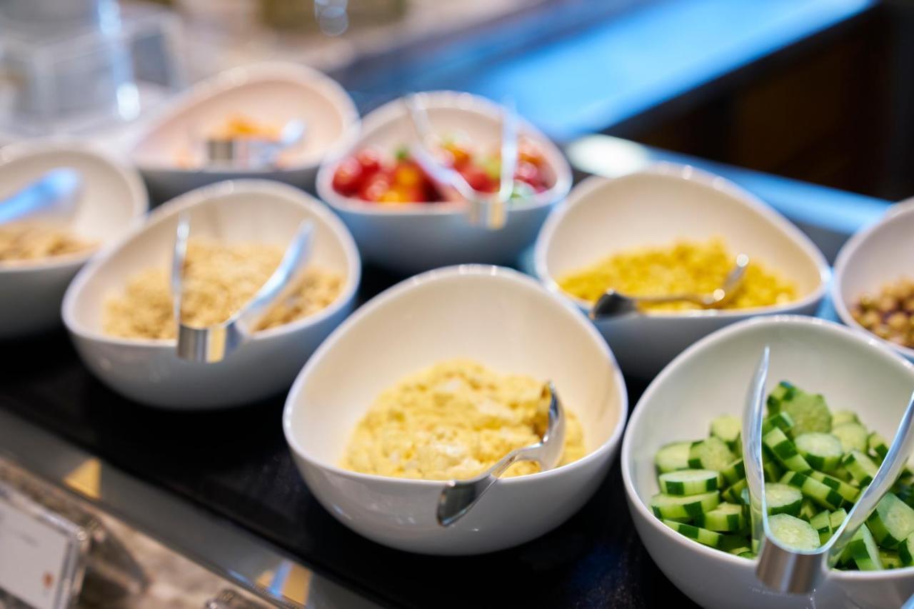 The Okura Tokyo Hotel Ngoại thất bức ảnh A salad bar